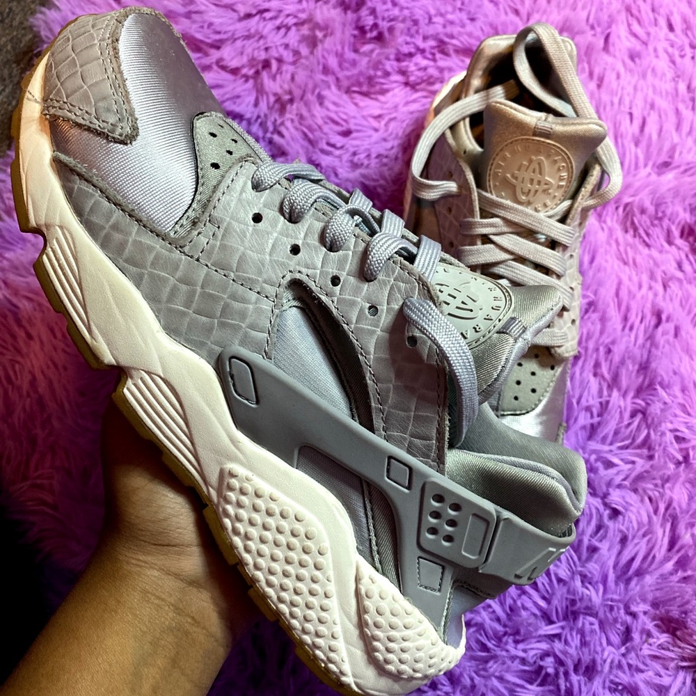 Nike Grey Huaraches
